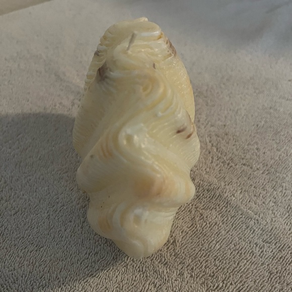 Handcrafted Decorative Unscented Cream Nautical Clam Shell Candle Decor - Picture 6 of 6